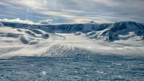 Hektoria Glacier's Unprecedented Retreat: Scientific Mystery Unfolds