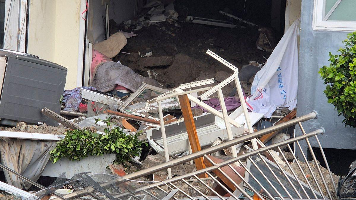 Typhoon‑Induced Torrential Downpours Trigger Landslide, Claim One Life in Geoje