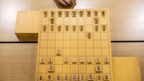 Shogi Star Challenges Pregnancy Rules in Japanese Chess Community