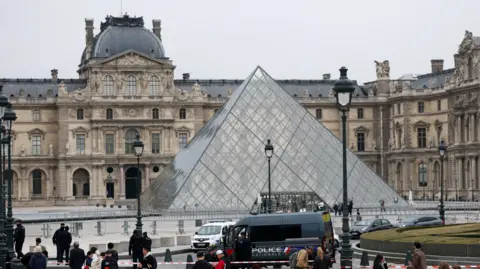 New Developments in Louvre Heist: Five More Arrests Made