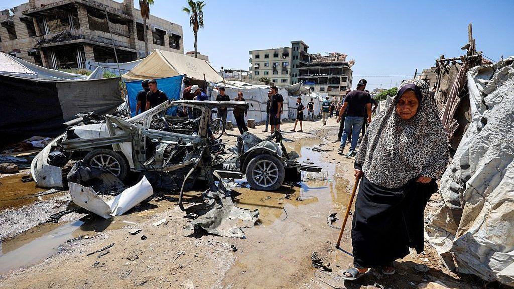 Israeli Fire Claims Three Lives in Gaza City Raid, Medics Report