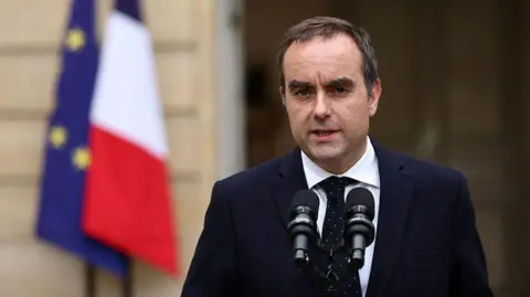 Emmanuel Macron Set to Appoint New Prime Minister Amid Political Turmoil