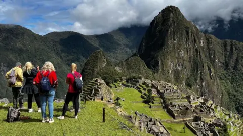 Tourist Bus Dispute Strands Hundreds at Machu Picchu