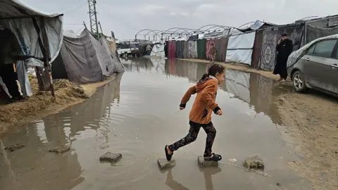 Flooding Worsens Humanitarian Crisis in Gaza Amid Stalled Peace Efforts