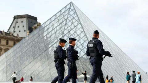 Louvre Museum's Security Oversight Revealed in Auditor's Report