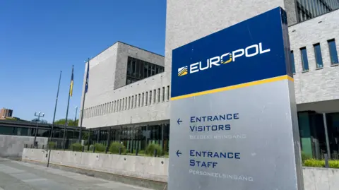 Two Dutch Teens Arrested in Alleged Spy Case Linked to Russia