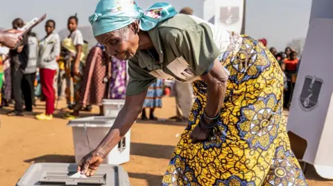 Malawi Police Detain Eight in Election Fraud Investigation
