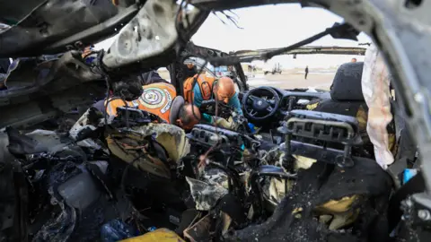 Israeli Airstrike Targets Hamas Commander, Casualties Reported in Gaza