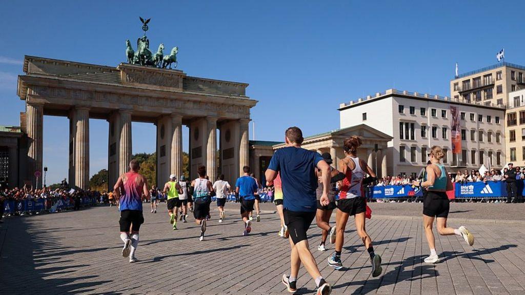 Chinese Fitness Star Dropped by Sponsor After Bike Ride During Berlin Marathon