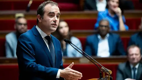 French PM Sébastien Lecornu Survives Confidence Votes Amid Political Turmoil