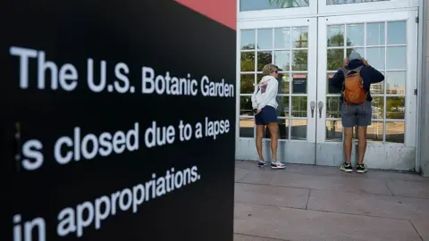 Government Shutdown 2025: Four Potential Resolutions Amid Political Stalemate