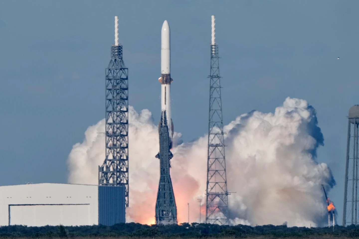 Blue Origin's New Glenn Rocket Launches Mars Mission Amid Challenges