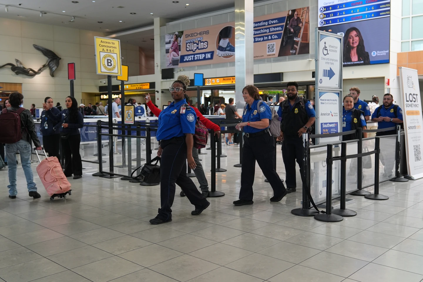 Airports Reject Political Message from Homeland Security Secretary Amid Shutdown