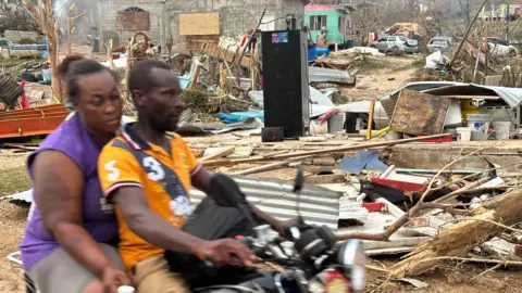 Hurricane Melissa Leaves Jamaica in Despair as Aid Struggles to Arrive
