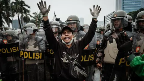 Indonesian Lawmakers Face Backlash After Allowance Increase Amid Protests