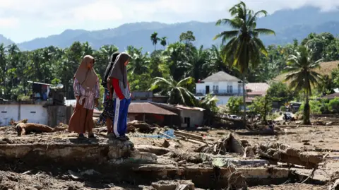 Tragedy Strikes Indonesia: Flood Death Toll Surpasses 500