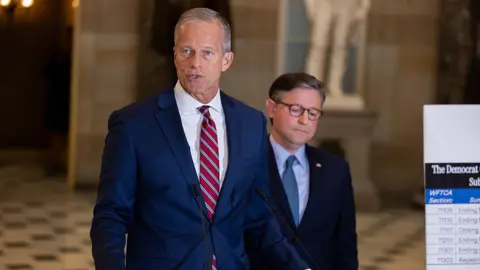 US Government Shutdown Enters Second Week Amid Senate Stalemate