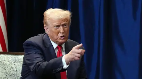 Trump Dismisses War with Venezuela but Hints at Regime Change