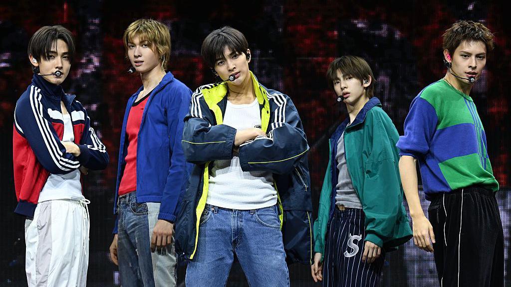 Cortis's ‘Put Your Phone Down’ Cry Sparks Debate Over K‑Pop Concert Culture