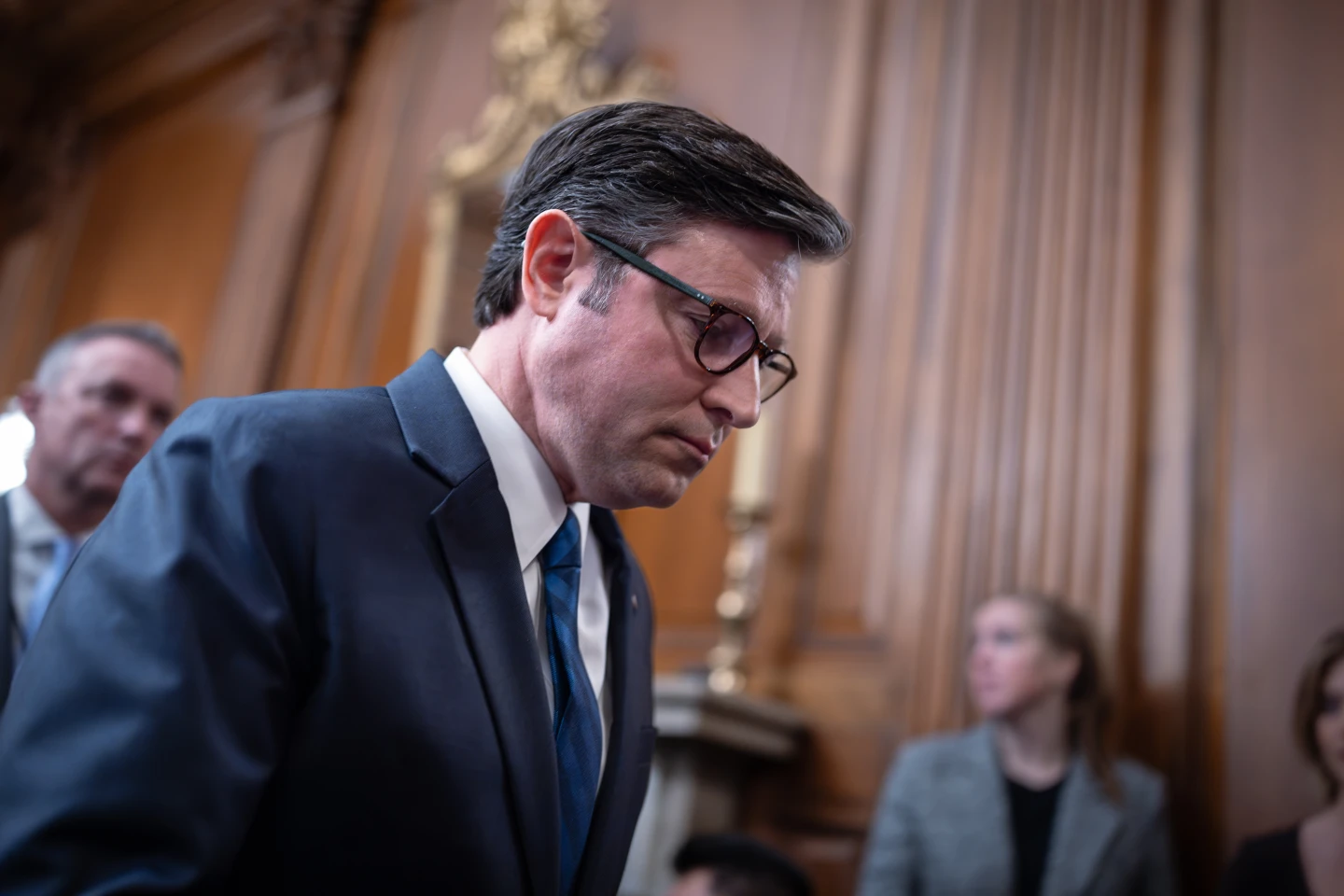 Government Shutdown Impacts Food Aid and Health Care as Deadline Approaches