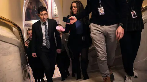 Federal Agents in Minneapolis: Cooperation Required to Reduce Presence Amid Controversy