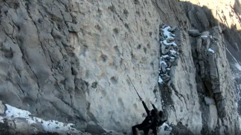 Unveiling Prehistoric Secrets: Thousands of Dinosaur Footprints Discovered in Italy