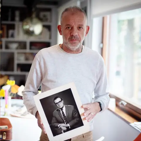 Rediscovering a Hidden Legacy: The Journey of Antony Easton and His Family’s Forgotten Fortune
