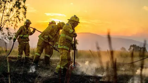 Victoria Faces Emergency Fires Amid Stifling Heatwave
