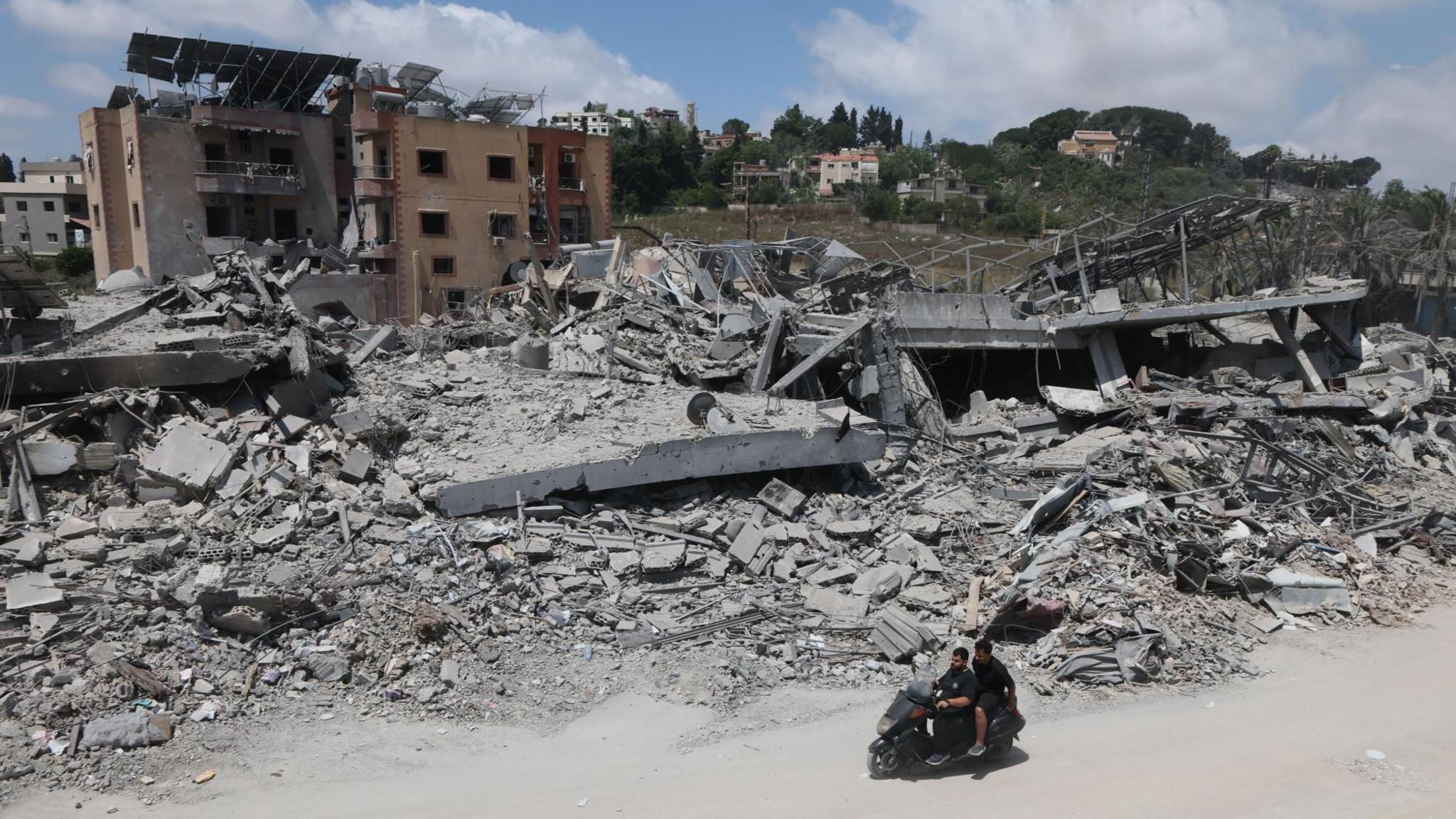 Israeli troops kill two in southern Lebanon after lull in fighting
