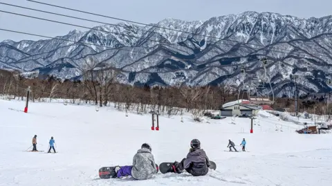 Tragic Accident: Australian Woman Loses Life in Ski Lift Mishap in Japan