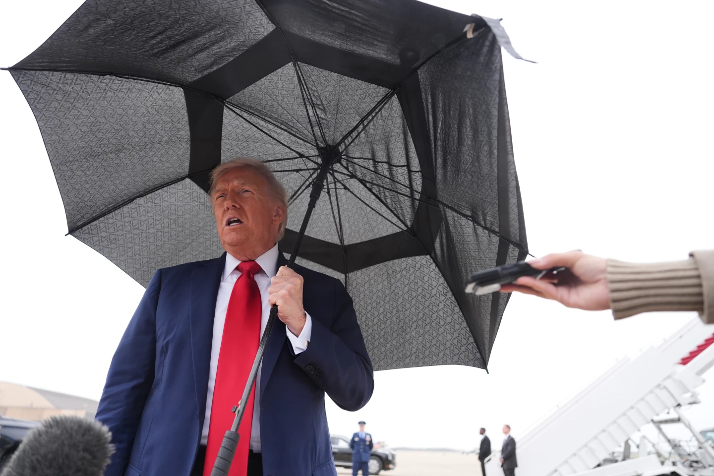 Trump Threatens to Send Tomahawk Missiles to Ukraine Amid Ongoing Conflict