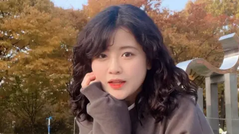 Tragic Loss of Baek Se-hee: Celebrated Author Passes Away at 35