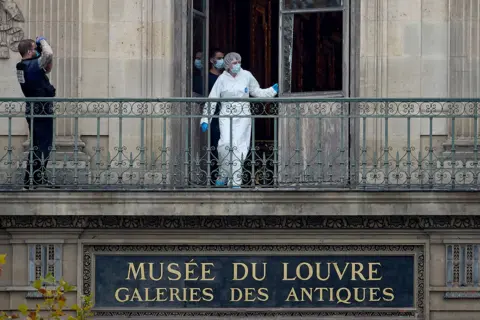 Louvre Heist Highlights Security Failures as Director Admits Camera Shortcomings