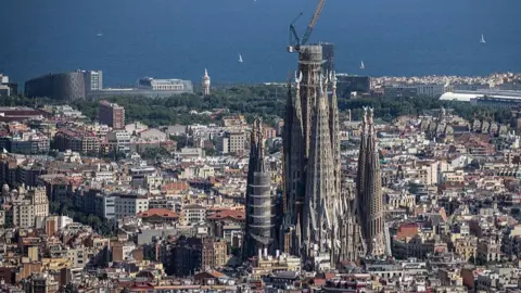 Sagrada Família Claims Title of World's Tallest Church