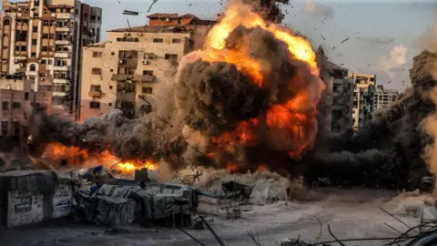 Escalating Conflict: Israeli Forces Approach Gaza City Amid Fears of Urban Warfare