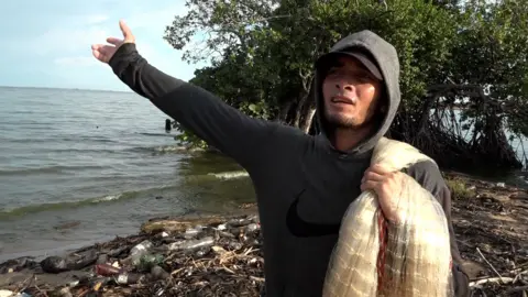Venezuelan Fishermen Face Fear Amid U.S. Military Operations in the Caribbean